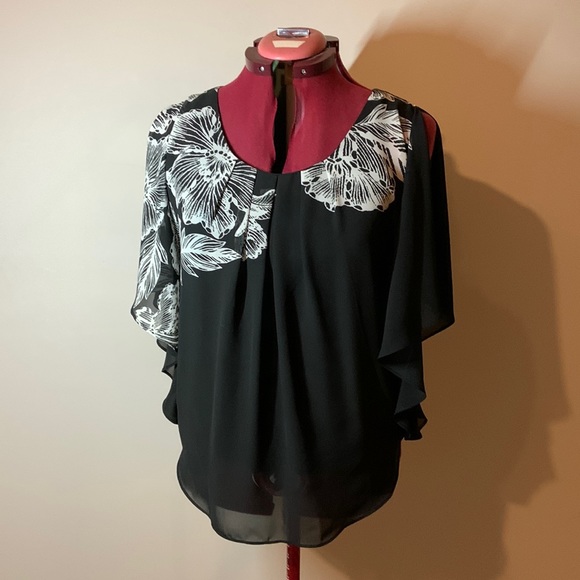 Black top from Le Chateau - Picture 1 of 1